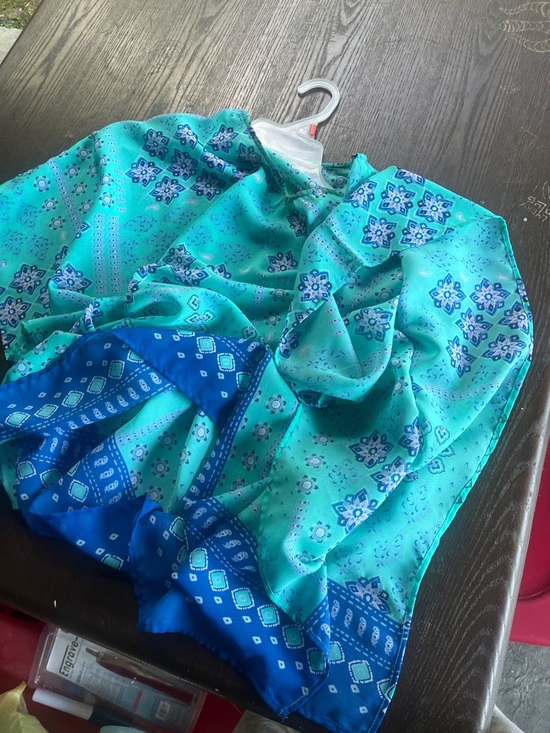 Coldwater Creek Teal Floral V-Neck Top - Picture 4 of 4